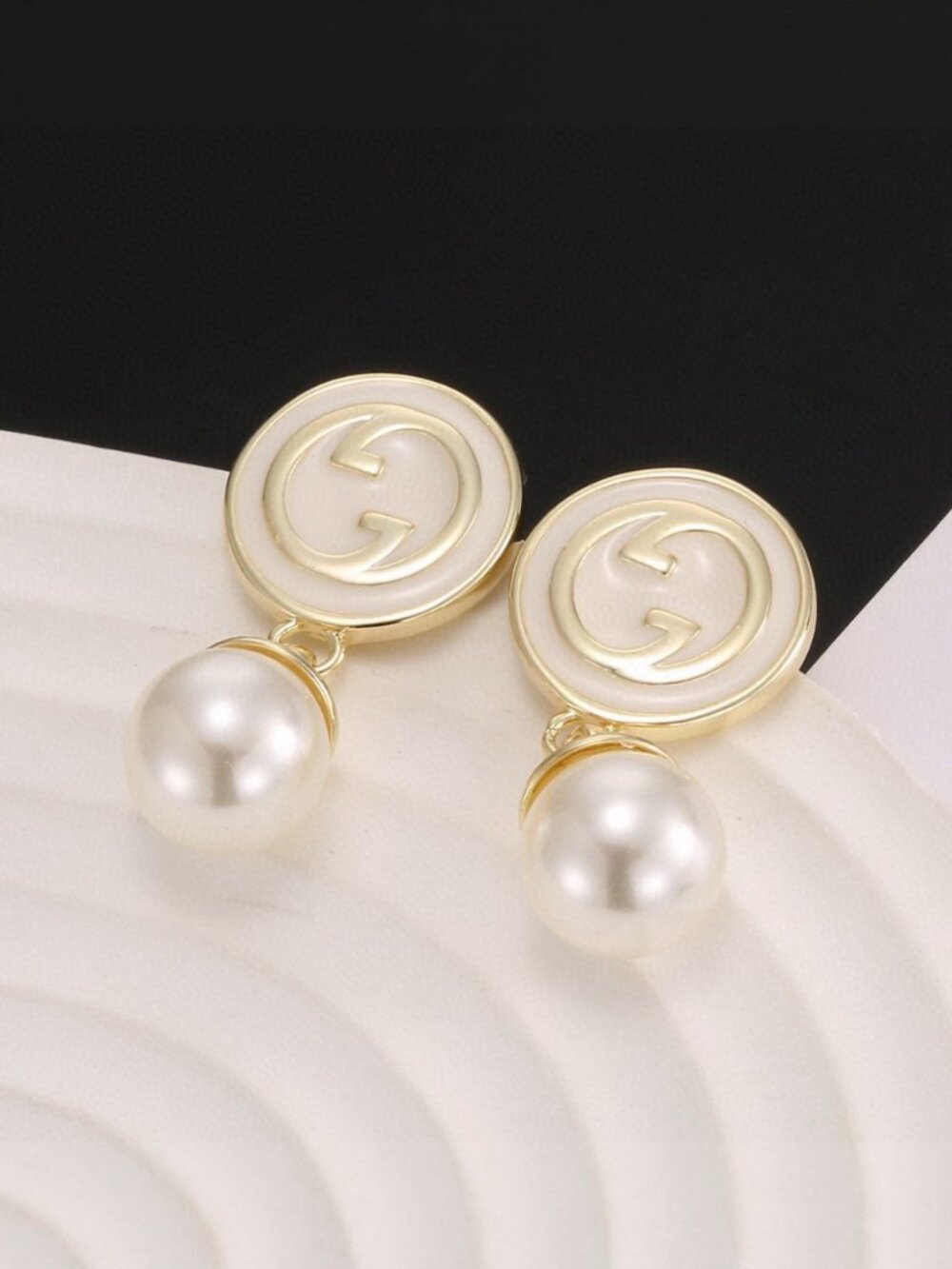 ✨ Gucci- Cream Pearl Drop Earrings with Gold-Tone Logo✨